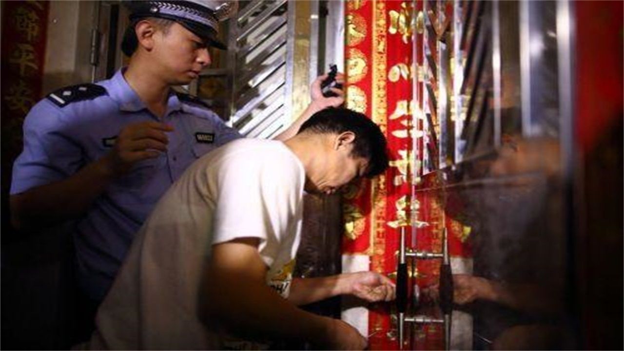 阜新请开锁师傅开了锁后，师傅为什么一般都不进门，就算主人请也不进去？